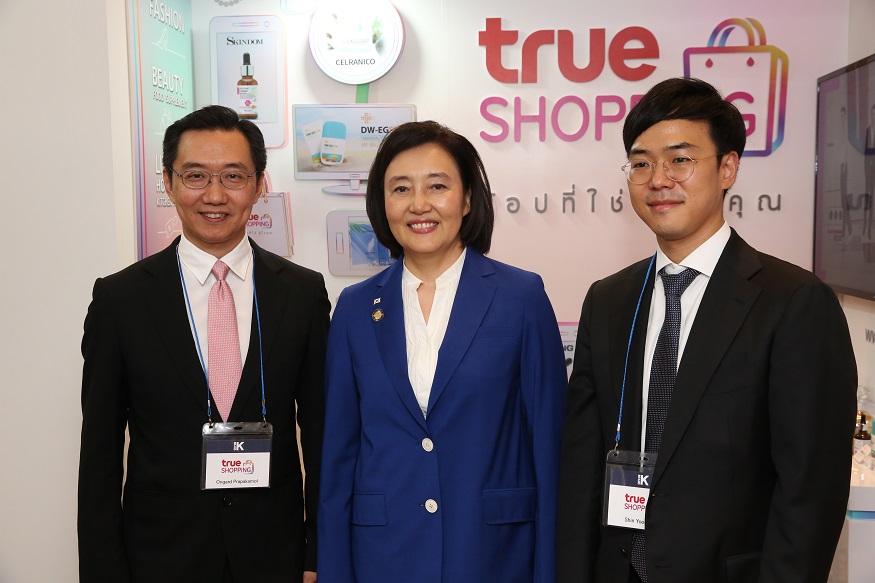 RL0C9469_옹까드 프라파까몬 대표_박영선장관-신윤재 과장.JPG